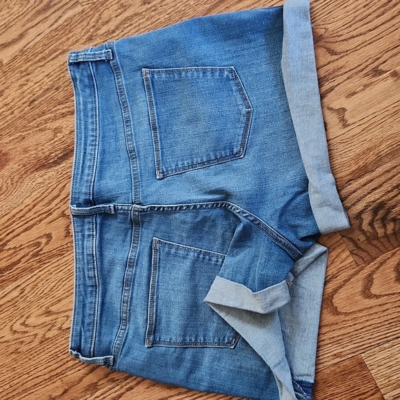 Universal Thread Button fly Jean Shorts - Picture 4 of 4